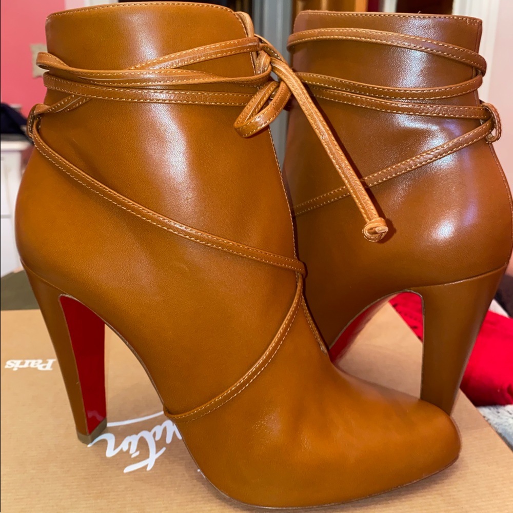 BRAND NEW CHRISTIAN LOUBOUTIN SIT RAIN 100 NAPA SHINE
